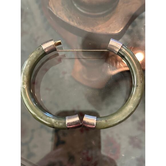 Vintage Chinese Asian Green Jade Hinged Safety Chain Gold Plated Bangle Bracelet - Picture 3 of 4